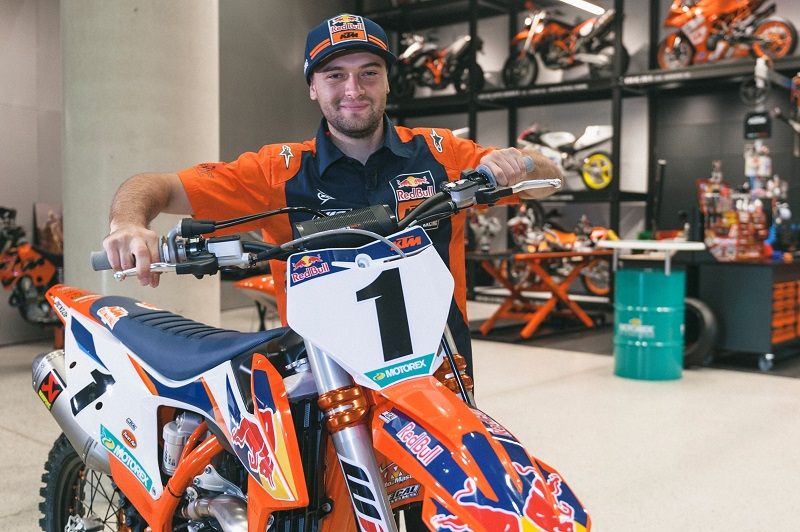 DESVELADA: LA NUEVA KTM 450 SX-F FACTORY EDITION, A PUNTO PARA IMPACTAR A LOS RIVALES DENTRO Y FUERA DE LA PISTA